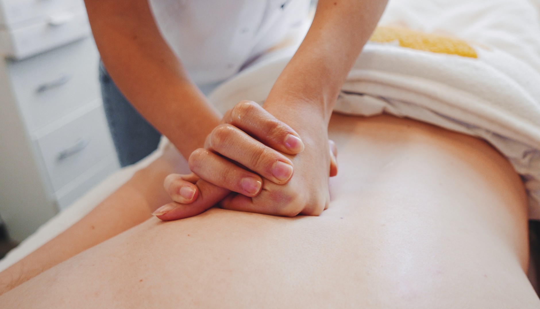hands-of-masseuse-massaging-a-mans-back-chiropractor-working-on-patients-dealing-with-back-pain-as_t20_7mX8OO